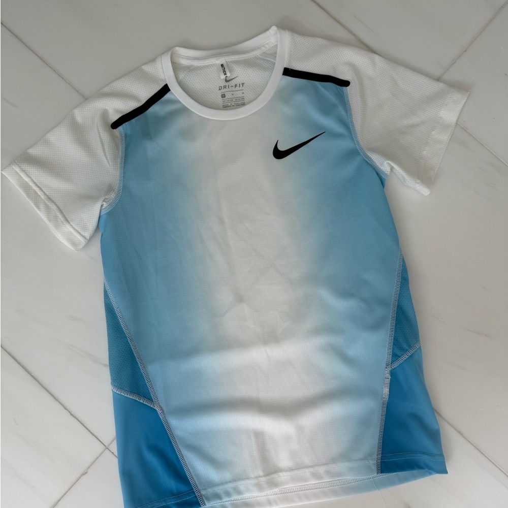 Nike Blue and White Gradient Short Sleeve tennis Dri Fit